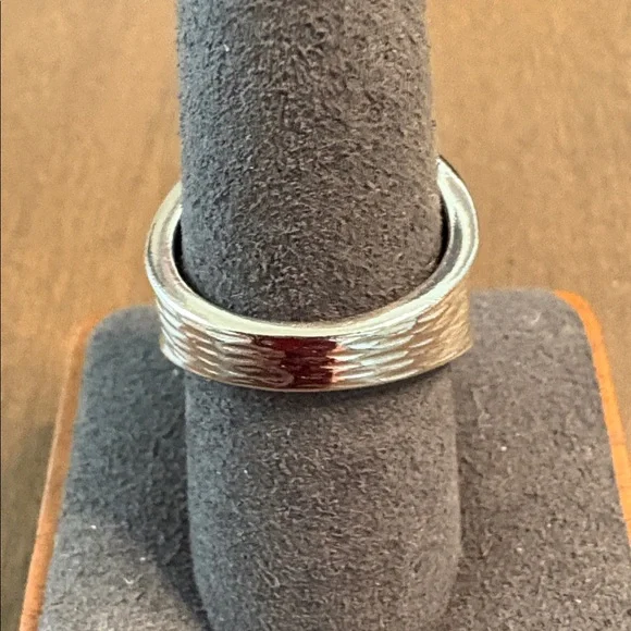 Silpada Textured Silver CZ Ring with Box Sz 8 - Picture 9 of 11
